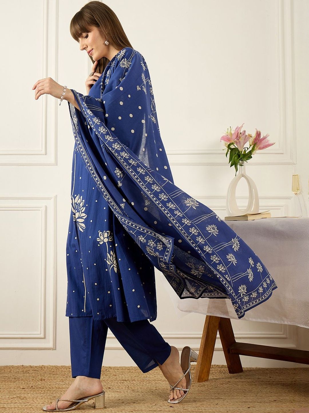 Women Floral Printed Regular Thread Work Pure Cotton Kurta with Trousers & With Dupatta