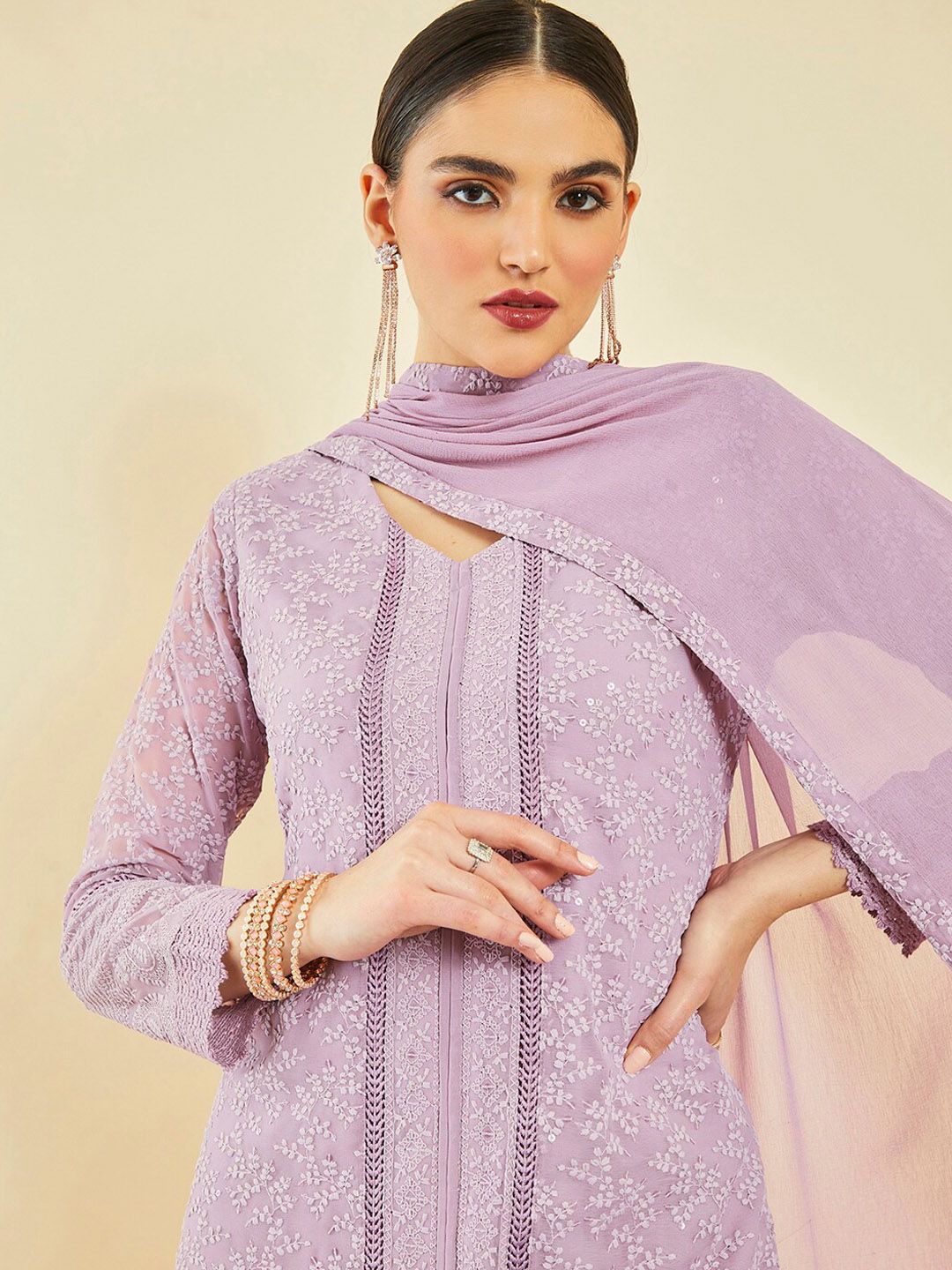 Dhiyona SO Women's Floral Embroidered Regular Thread Work Kurta with Trousers & With Dupatta