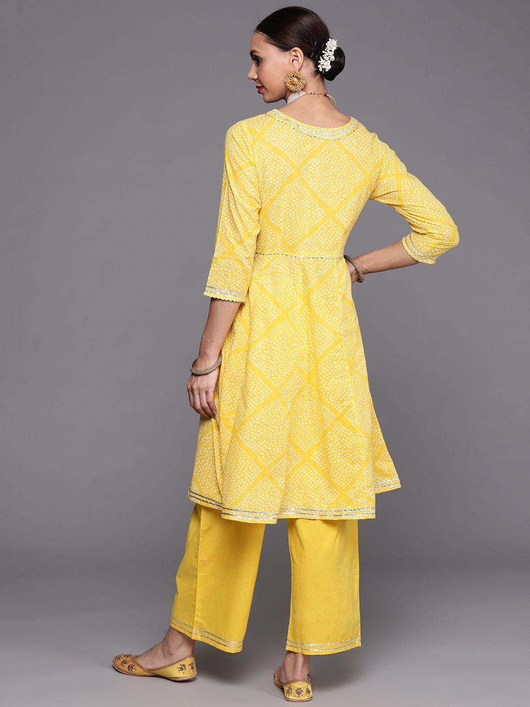 Dhiyona IE Women Yellow Printed Gotta Patti Kurta with Trousers