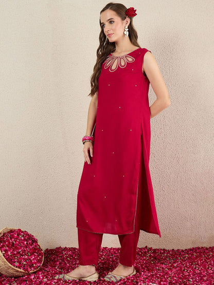 Dhiyona IE Women Solid Embroidered Kurta with Trousers