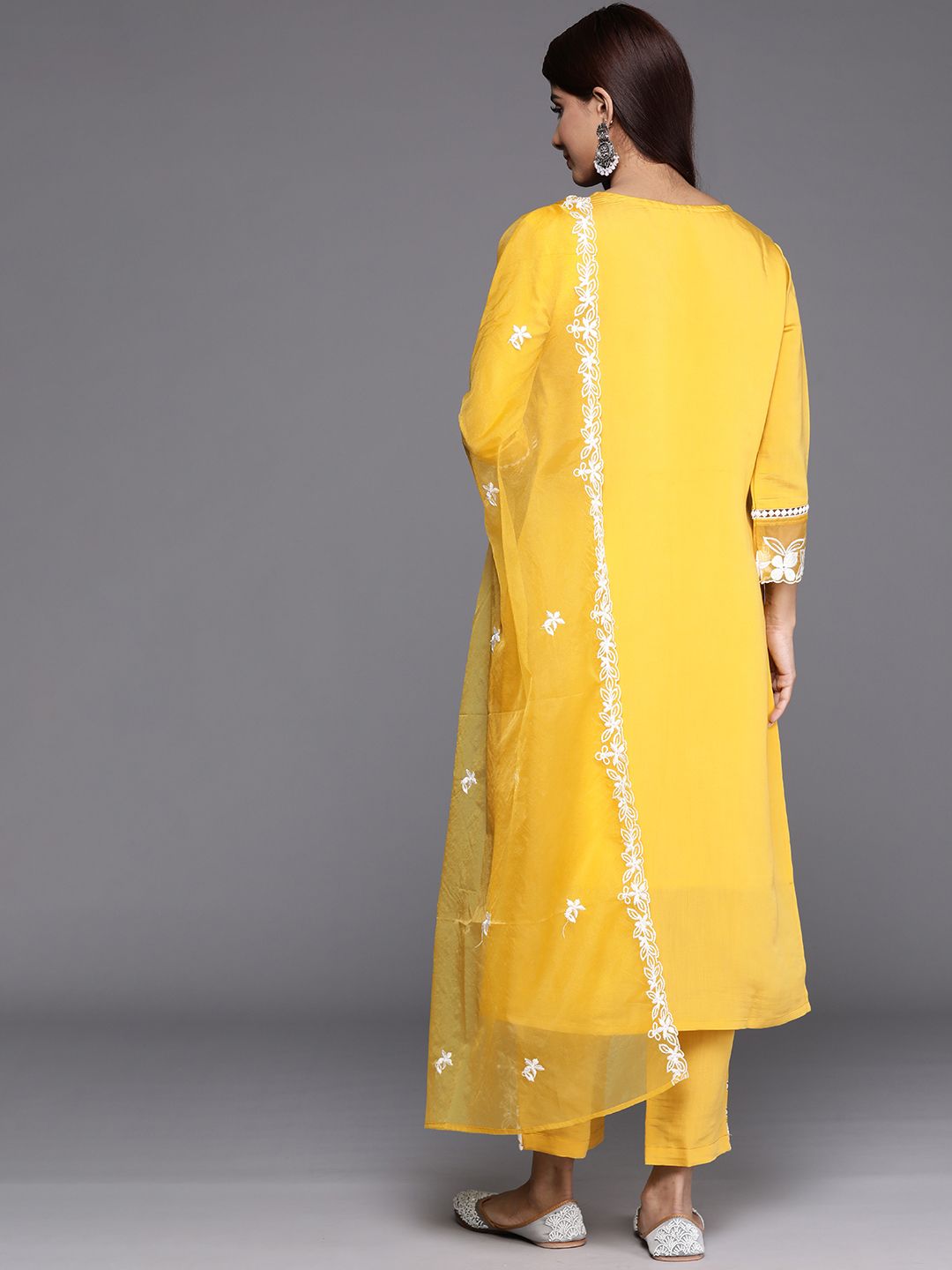 Women Floral Embroidered Regular Thread Work Kurta with Trousers & Dupatta