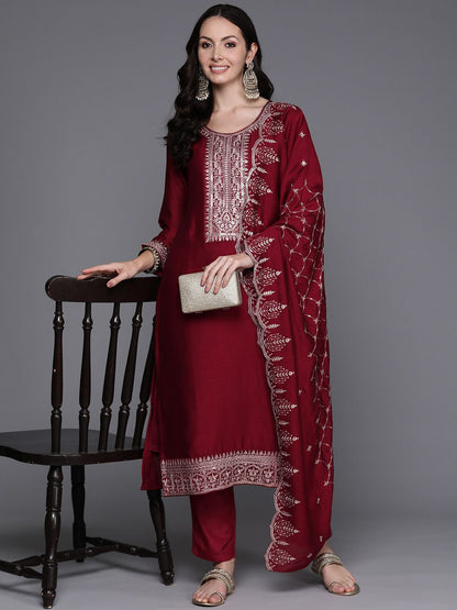 Ethnic Motifs Embroidered Round Neck Three-Quarter Sleeves Kurta Set