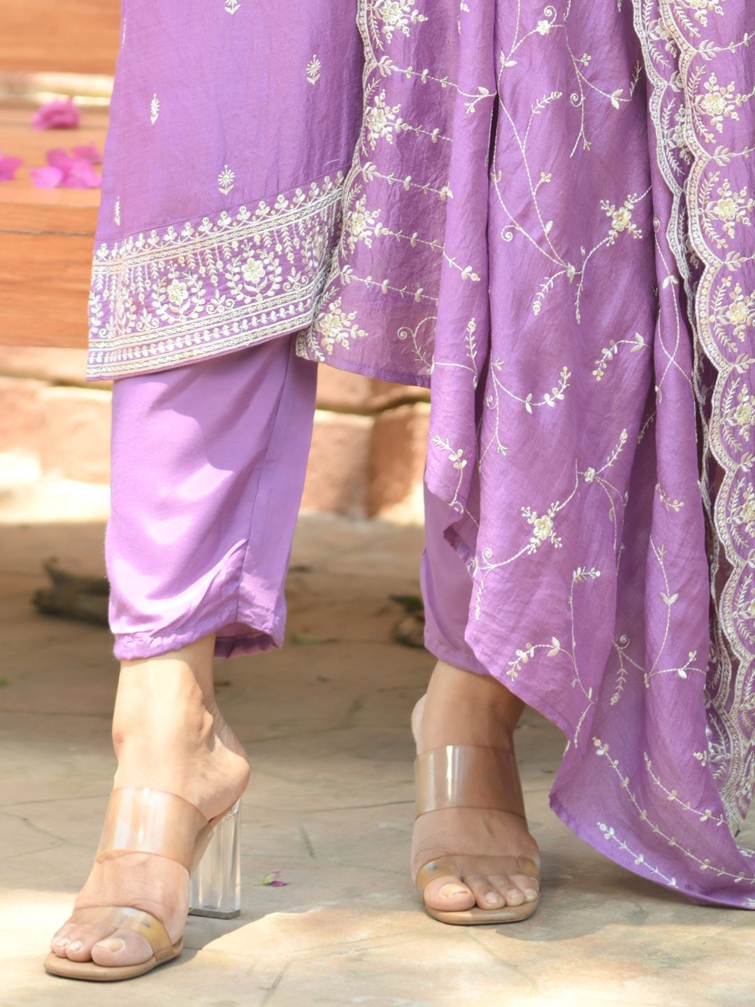 Women Floral Embroidered Regular Thread Work Kurta with Trousers & Dupatta