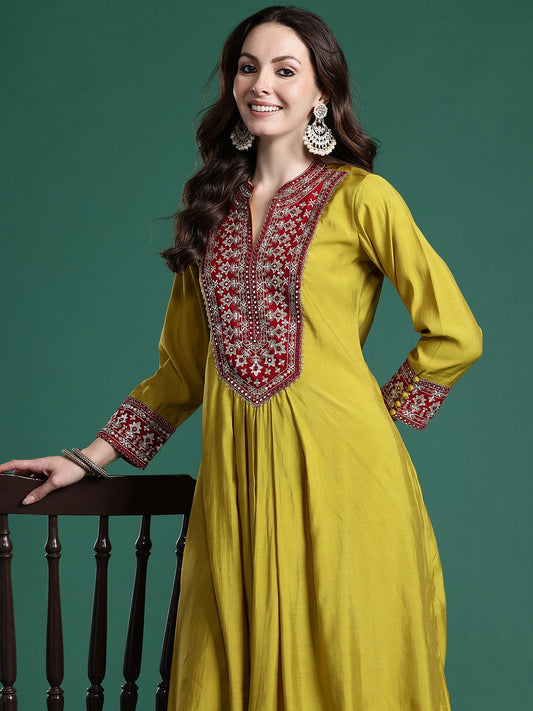 Women Ethnic Motifs Embroidered Pleated Mirror Work Kurta with Trousers