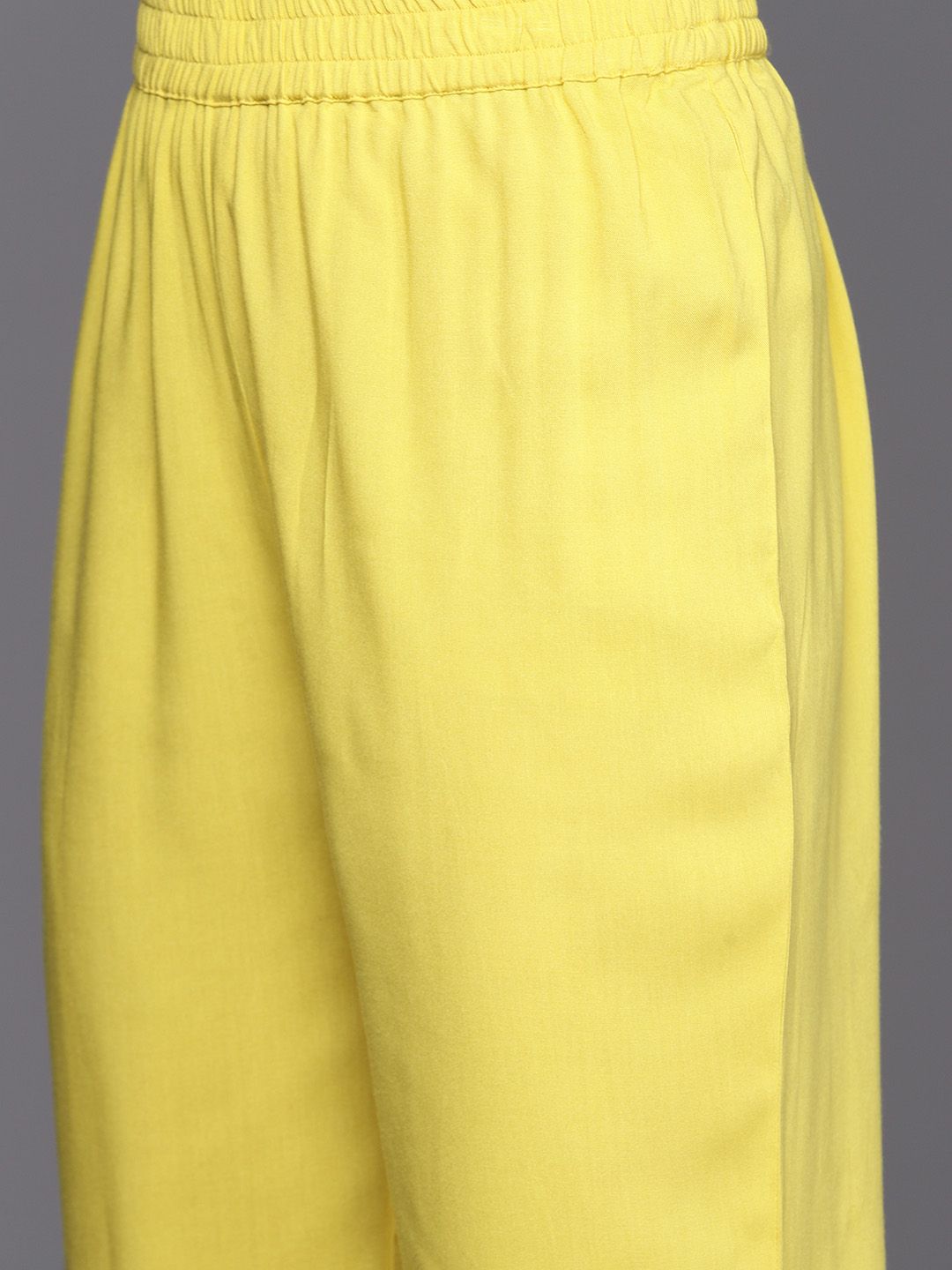 Dhiyona VA Women'sFloral Printed Regular Thread Work Kurta With Trousers & Dupatta