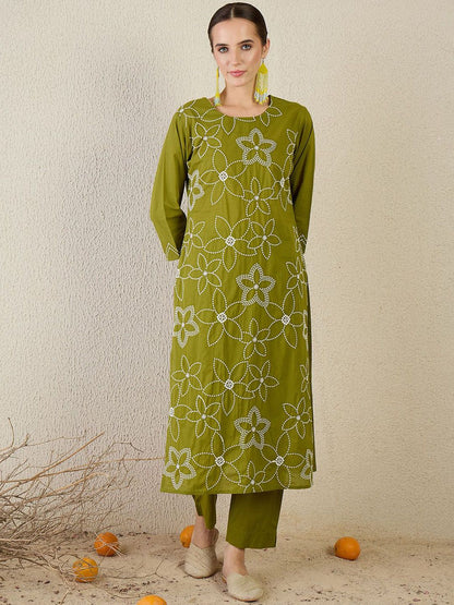 Women Floral Embroidered Cotton Kurta with Trousers