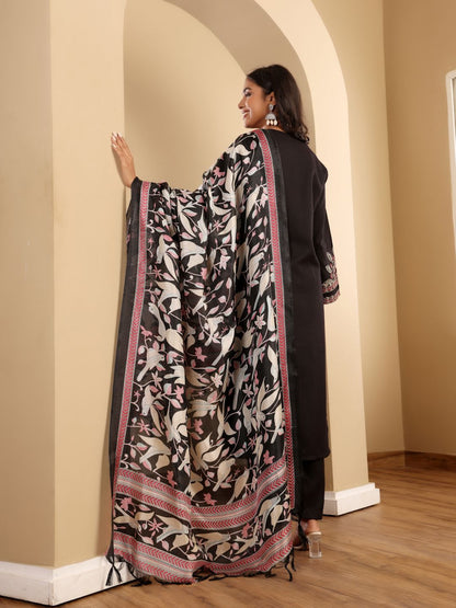 Dhiyona VA Women'sFloral Embroidered Thread Work Notch Neck Straight Kurta With Trousers & Dupatta