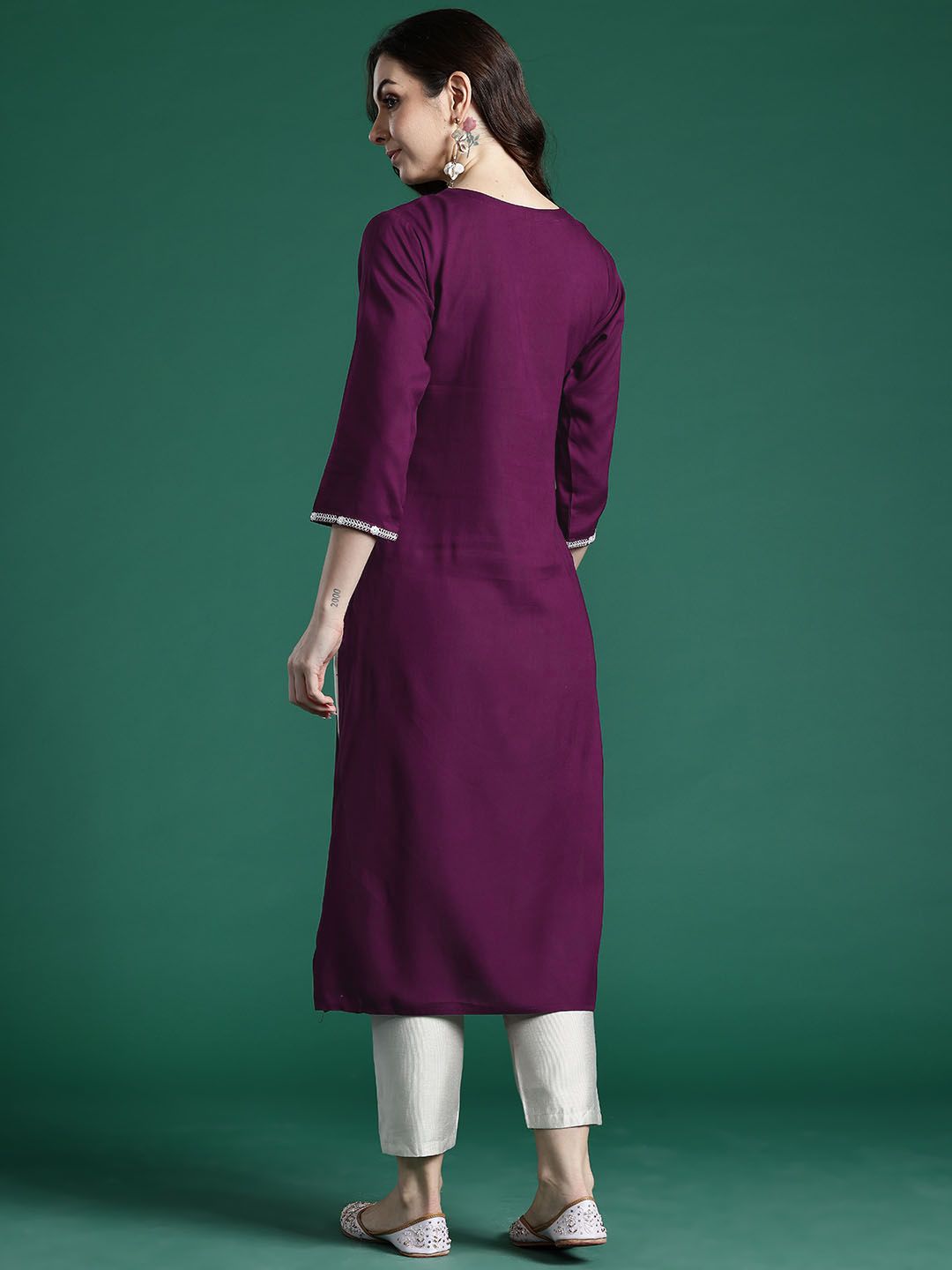 Dhiyona IE Floral Embroidered Floral Kurta