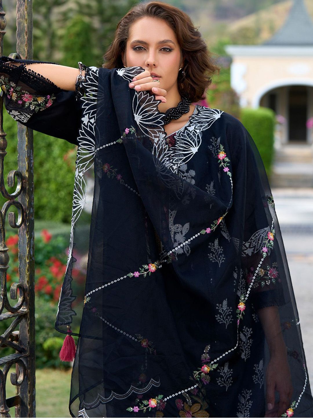 Ethnic Motifs Embroidered Thread Work Pure Cotton Kurta with Trousers & Dupatta