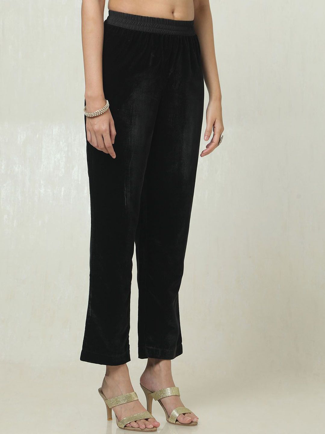 Dhiyona SO Women's Floral Yoke Design Notch Neck Thread Work Velvet Kurta With Trousers & Dupatta