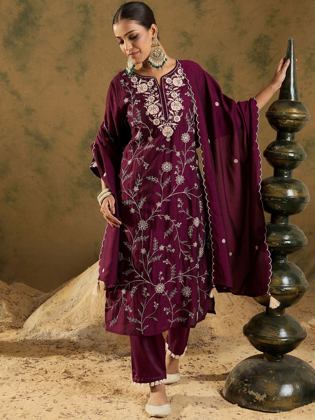 Women Floral Embroidered Regular Thread Work Kurta with Trousers & With Dupatta