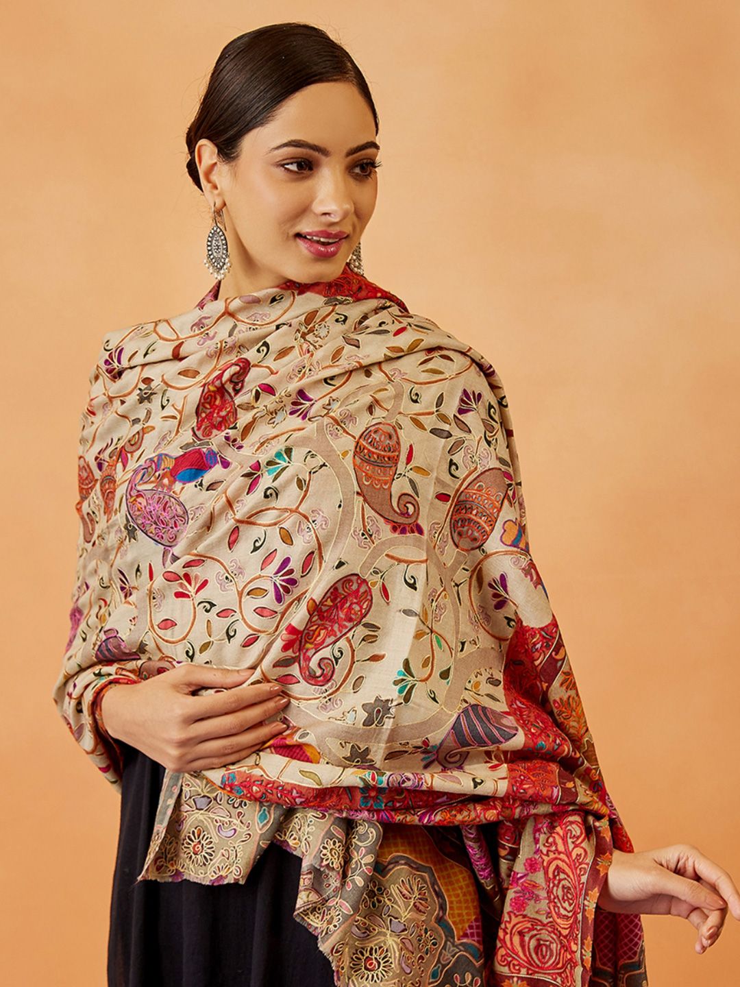 Dhiyona PA Women Floral Embroidered Shawl