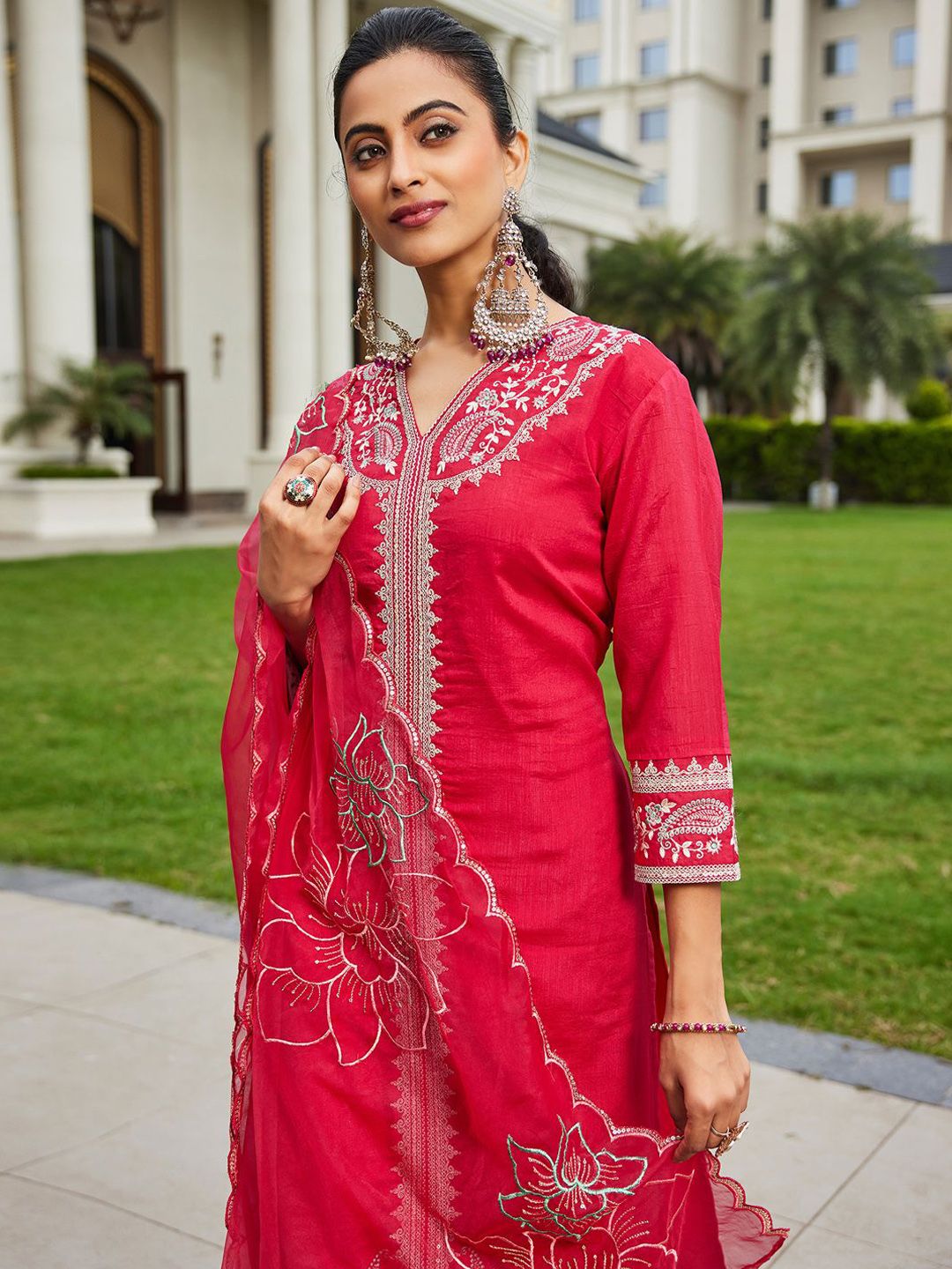 Dhiyona IE Women Floral Embroidered Regular Kurta with Trousers & With Dupatta