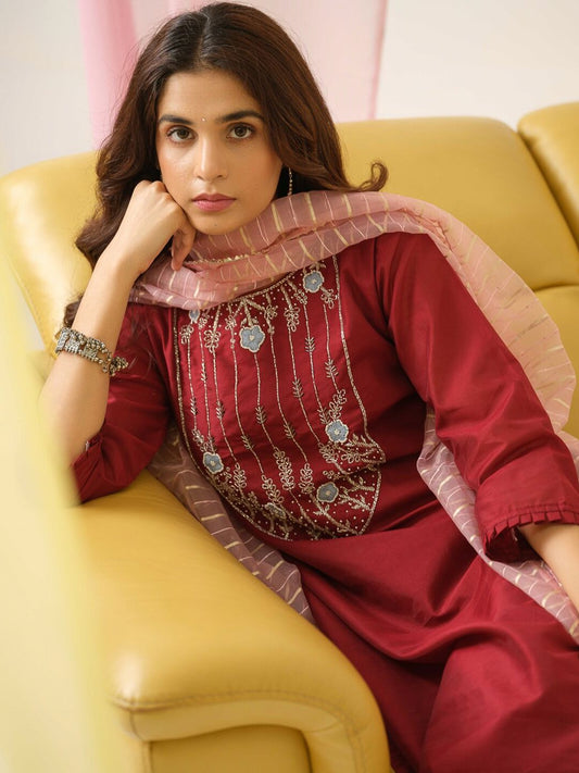 Dhiyona SN Women's Embroidered Round Neck Straight Beads and Stones Kurta With Trouser & Dupatta