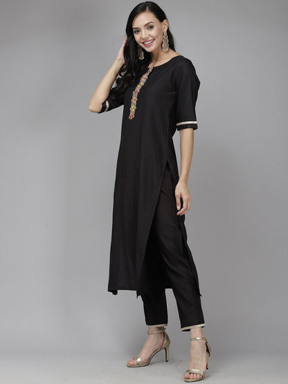 Dhiyona IE Women Round Neck Embroidered Liva Kurta & Trousers With Dupatta