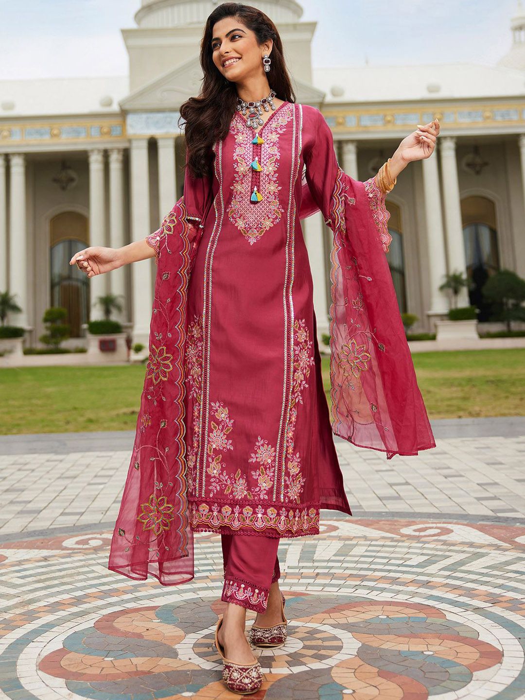 Women Floral Embroidered Regular Thread Work Kurta with Trousers & With Dupatta