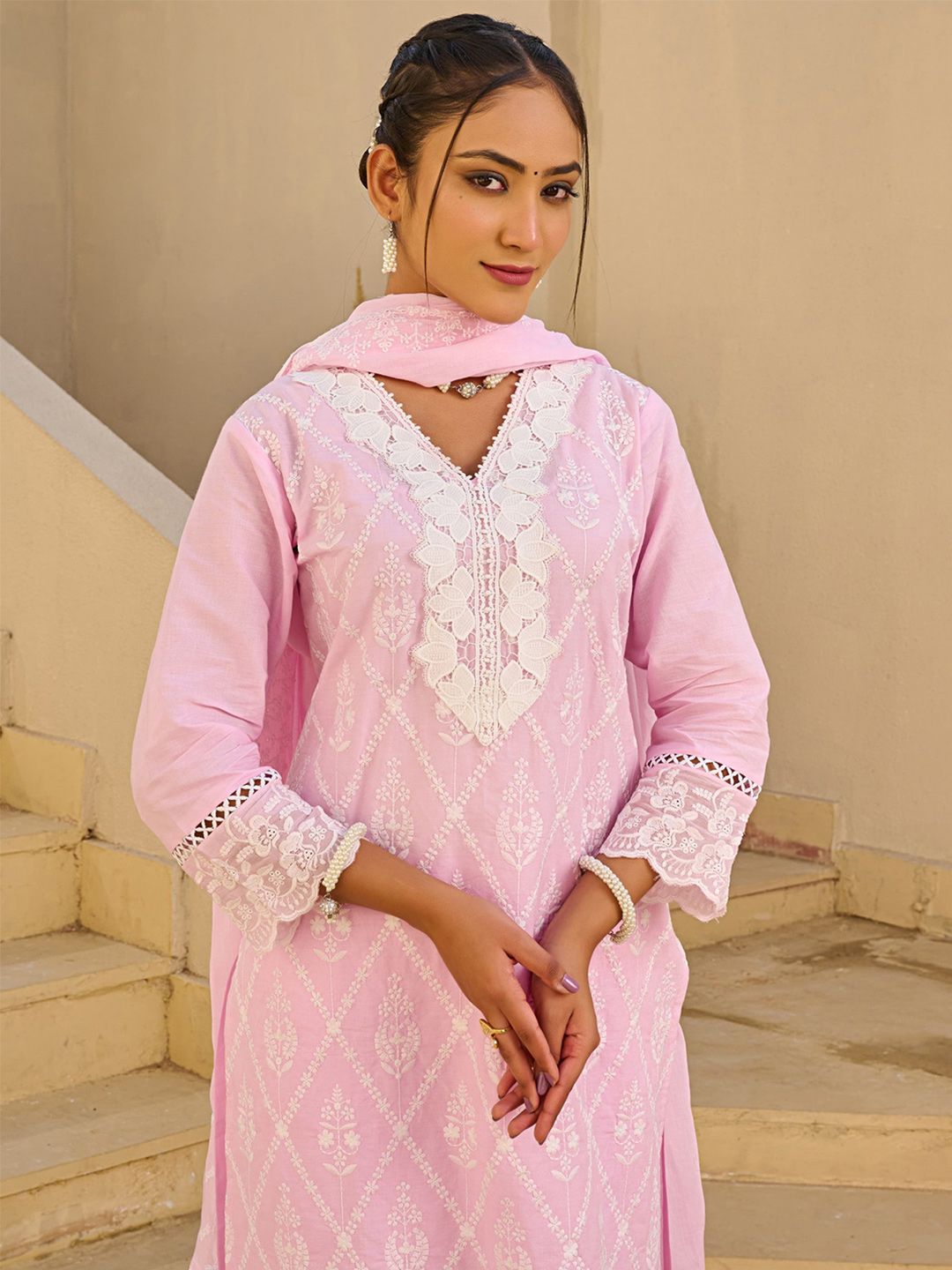 Dhiyona IE Women Embroidered Regular Thread Work Pure Cotton Kurta Set With Dupatta