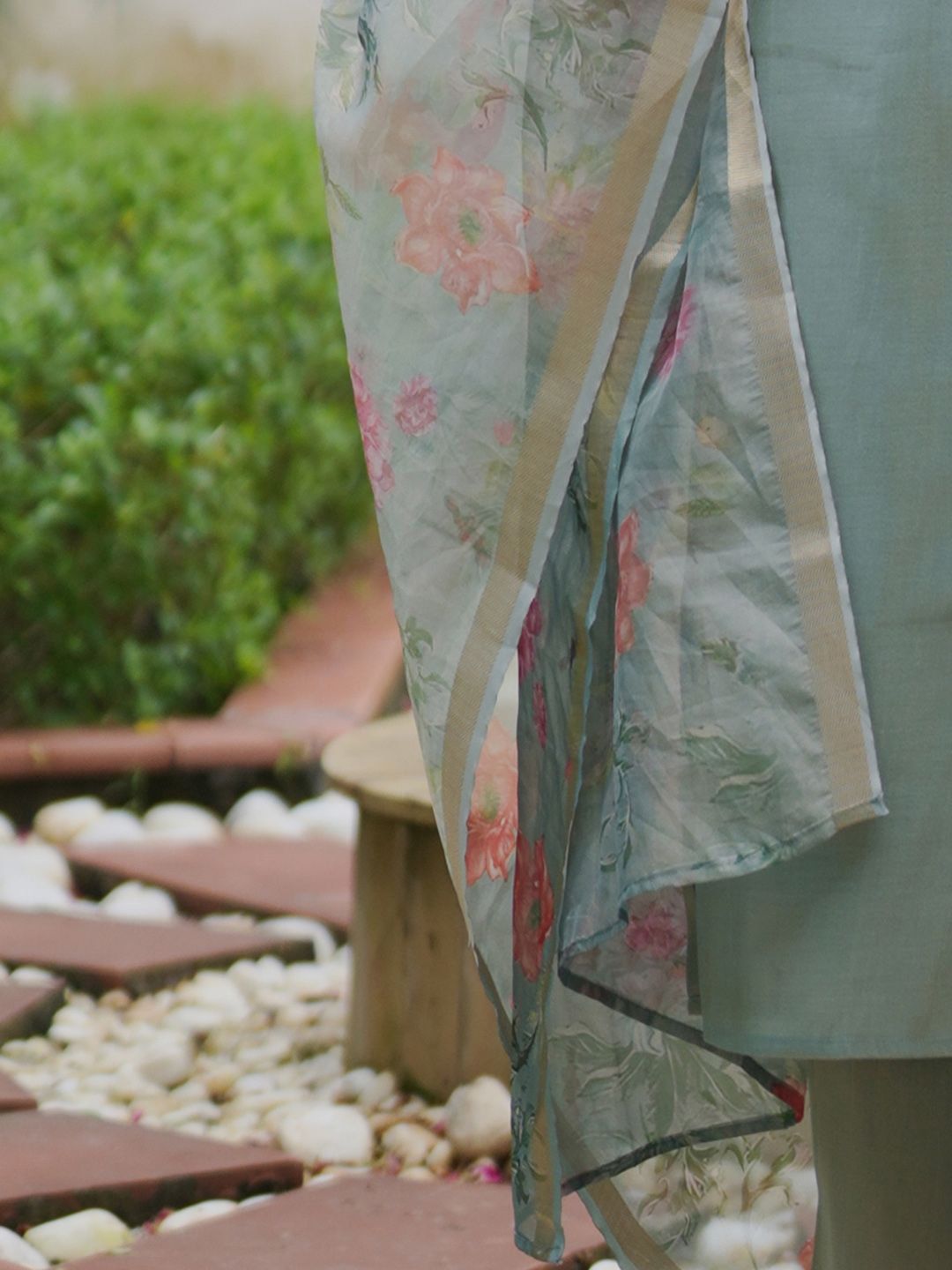 Women Ethnic Motifs Embroidered Thread Work Kurta Trousers With Printed Dupatta