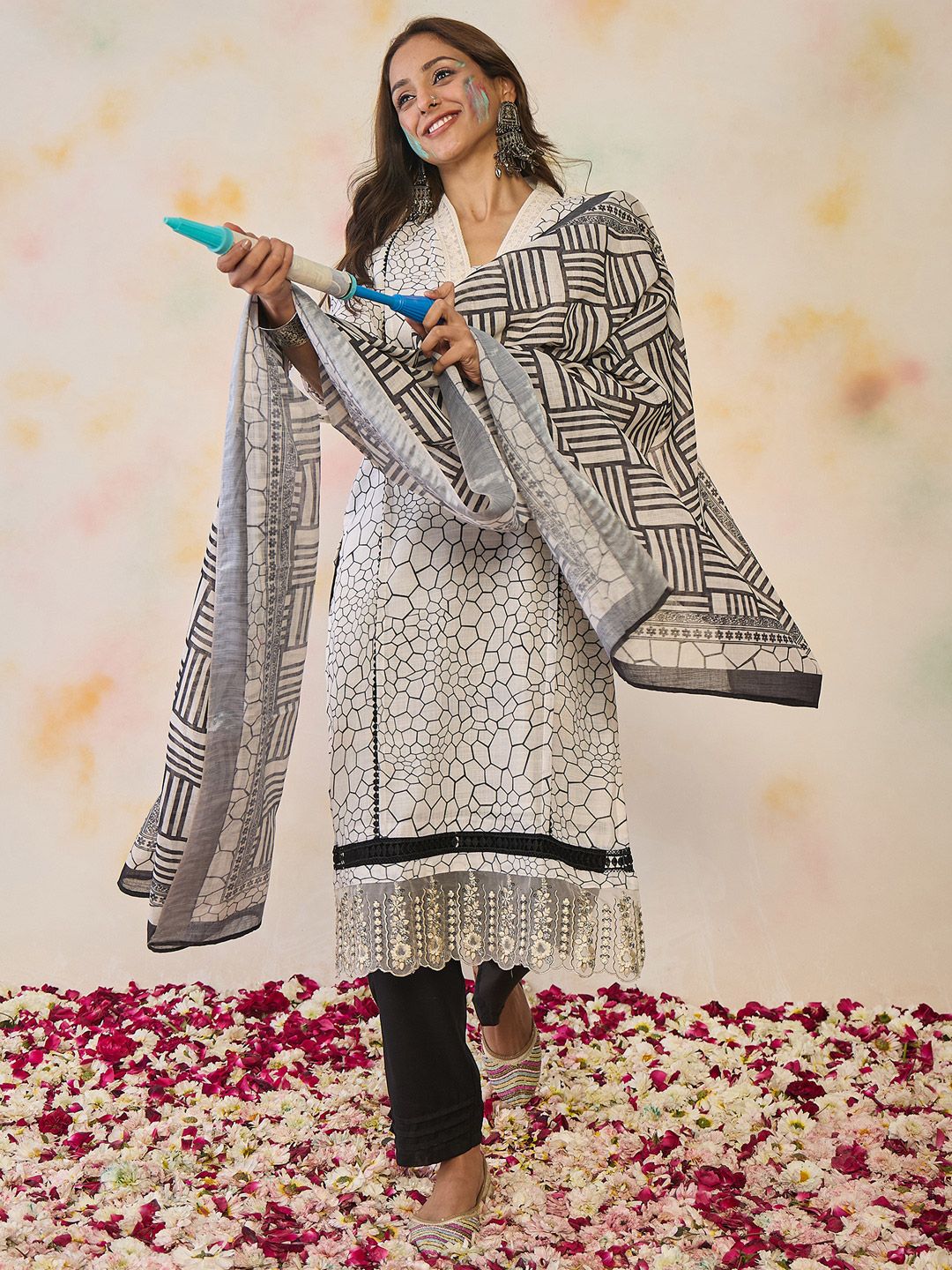 Dhiyona IE Women Printed Regular Thread Work Pure Cotton Kurta with Trousers & With Dupatta