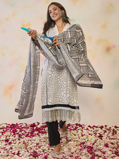 Dhiyona IE Women Printed Regular Thread Work Pure Cotton Kurta with Trousers & With Dupatta