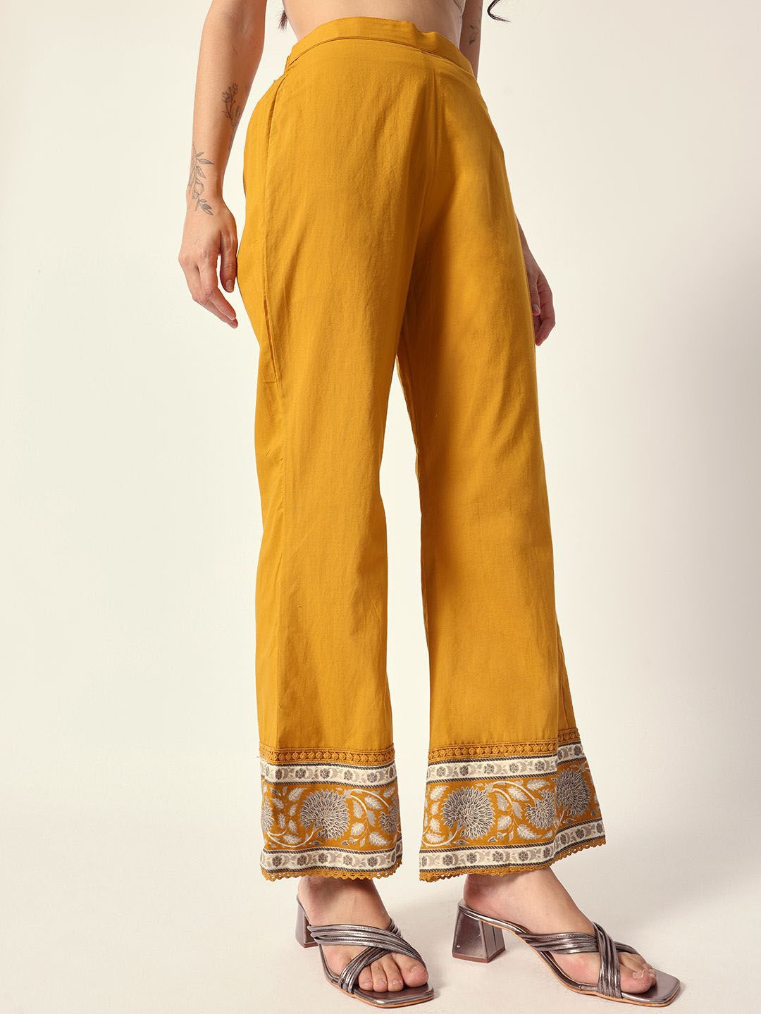 Dhiyona IS Women's Women Floral Printed Regular Pure Cotton Kurta with Trousers & With Dupatta