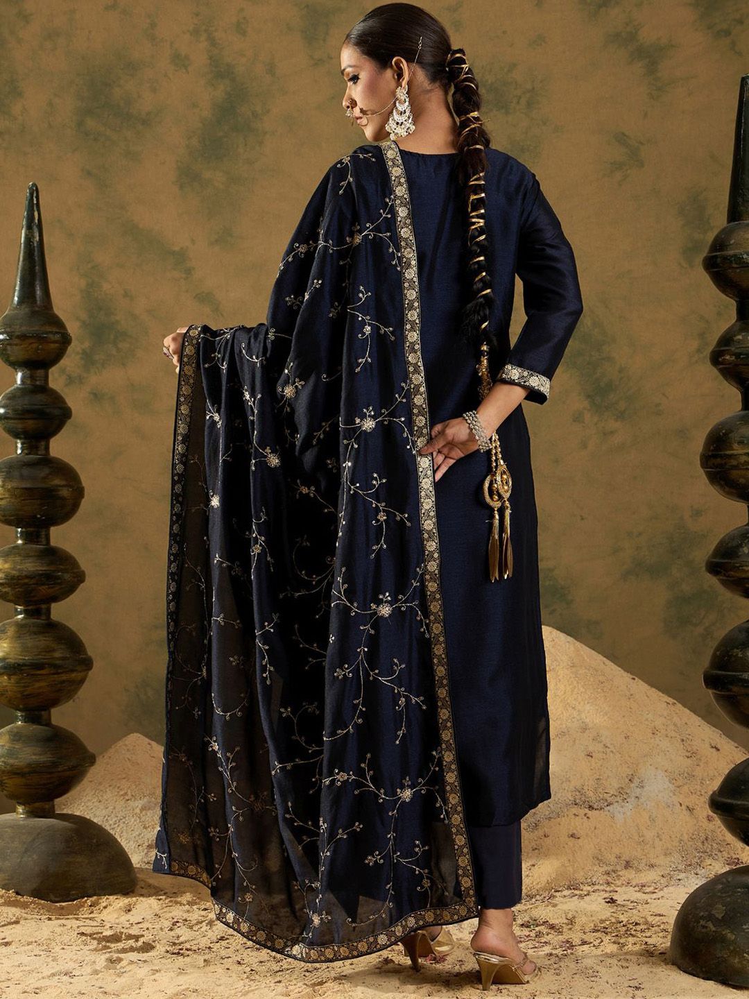 Dhiyona IE Floral Embroidered Straightf Kurta with Trousers & Dupatta