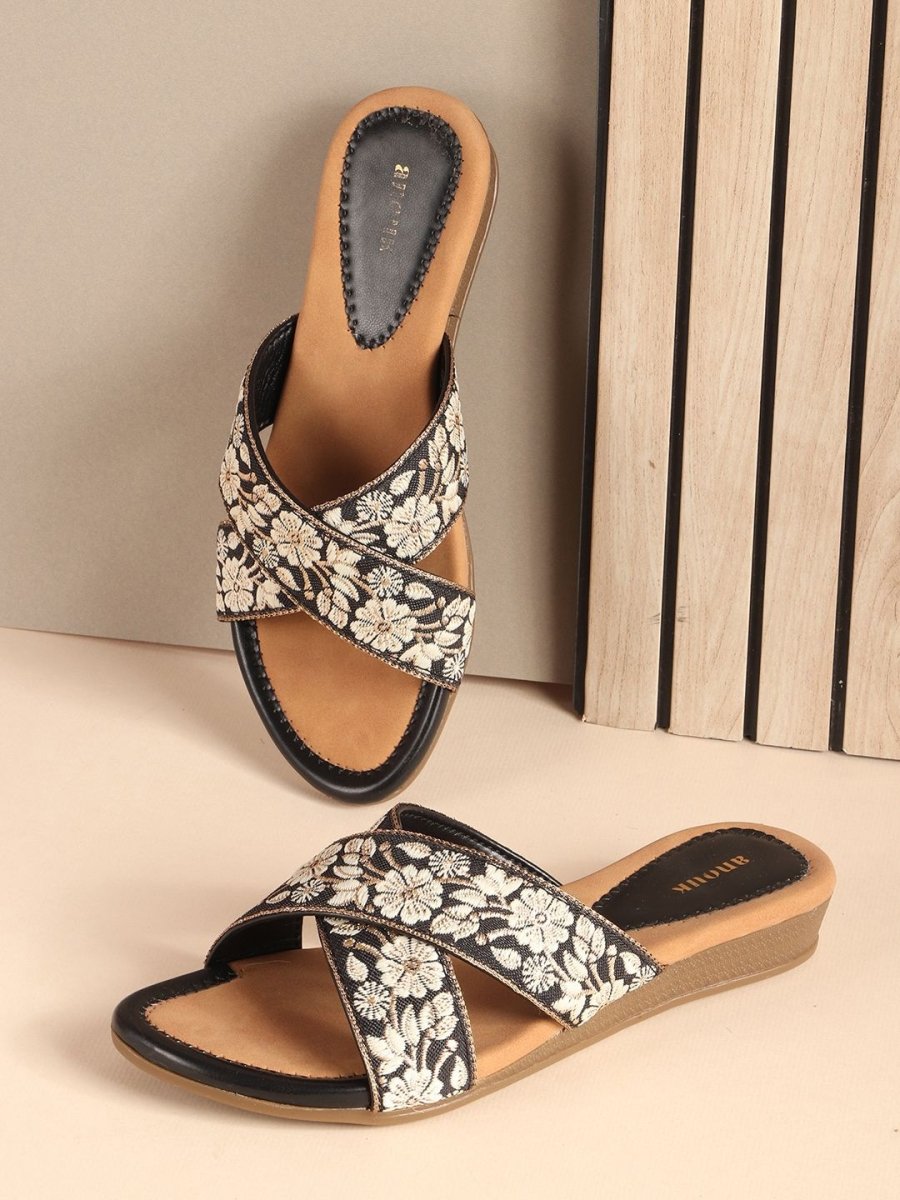 Dhiyona AK Women Embroidered Open Toe Flats