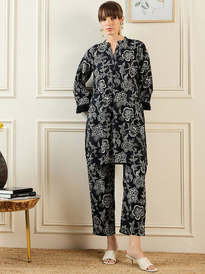 Dhiyona IE Women Floral Printed Regular Pure Cotton Kurta with Trousers
