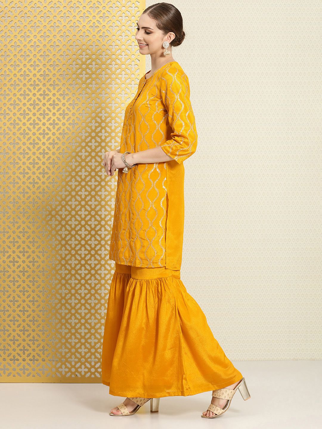 Dhiyona PD Women Women Ethnic Motifs Sequinned Jashn Kurta with Sharara & With Dupatta