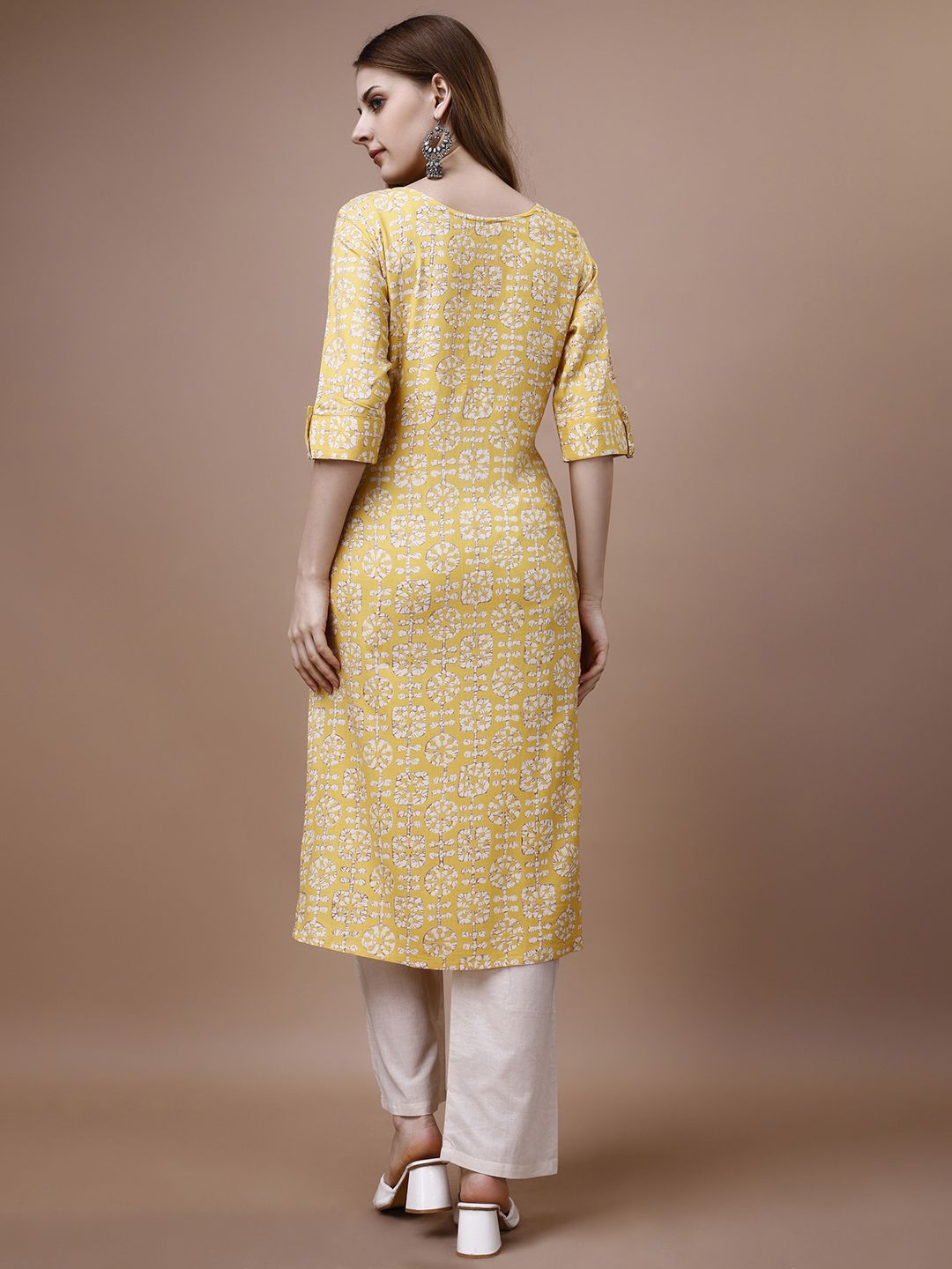 Dhiyona OD  Yellow Floral Printed Round Neck Straight Kurta
