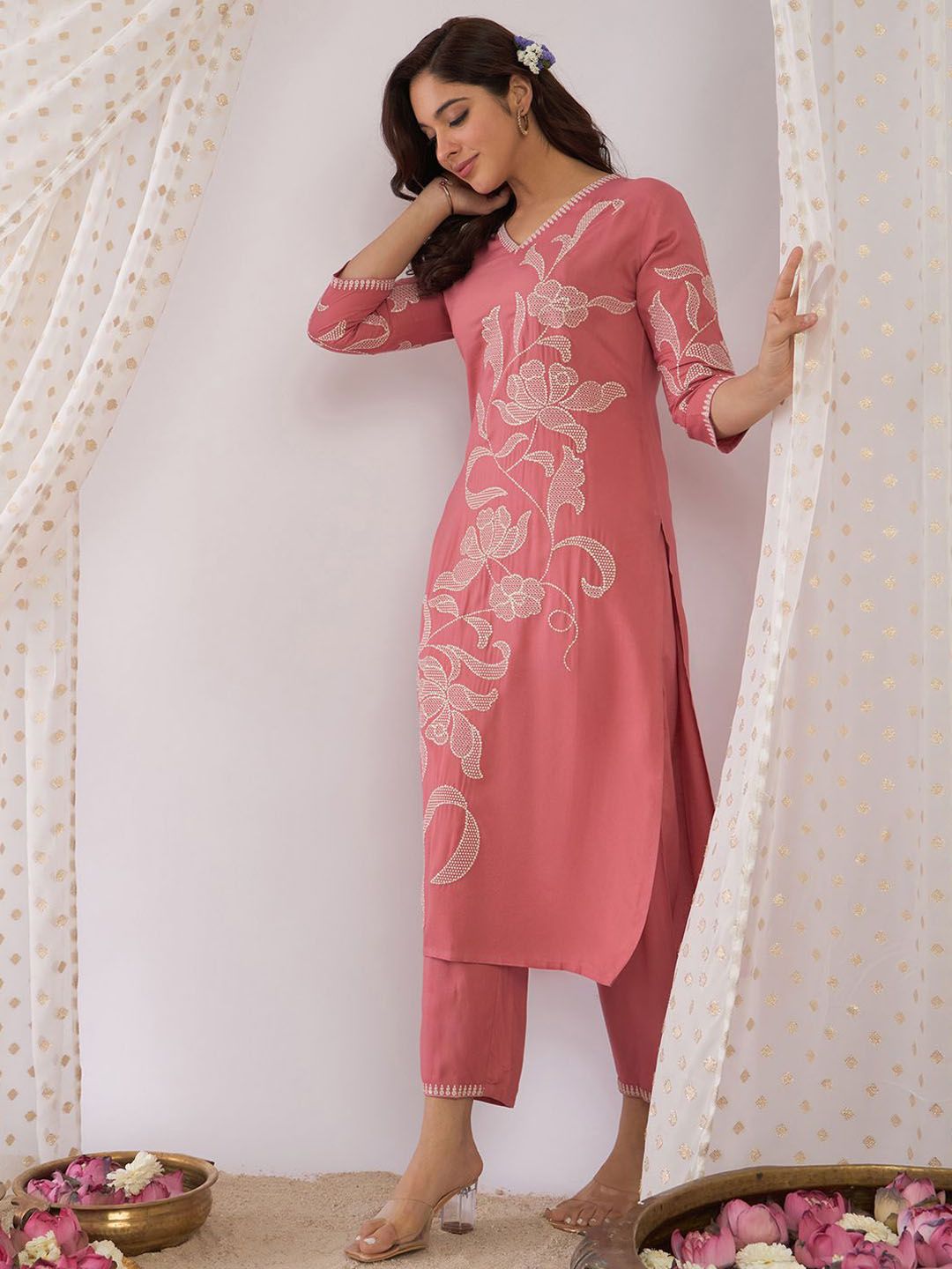 Dhiyona IE Floral Embroidered Thread Work Pure Cotton V-Neck Straight Kurta With Trousers