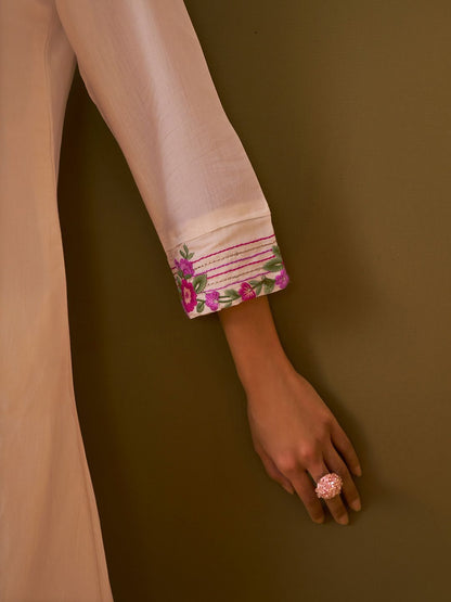 Women Floral Embroidered Thread Work Round Neck Straight Kurta with Trousers