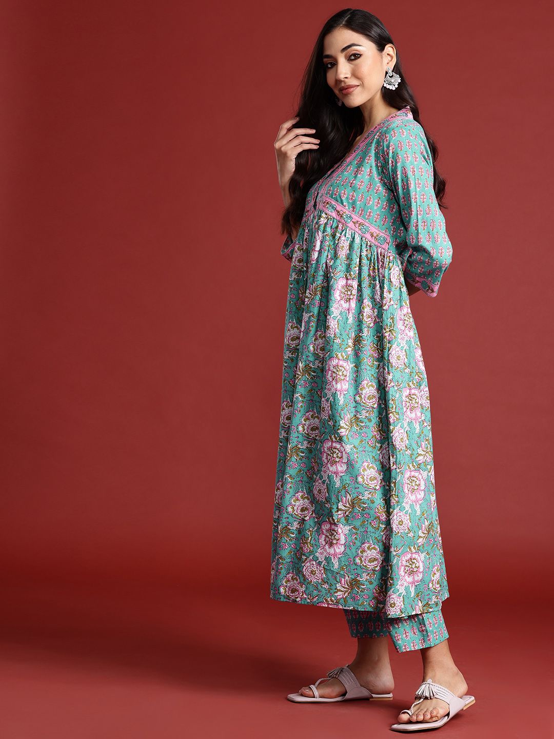 Dhiyona IE Women Floral Printed Empire Sequinned Pure Cotton Kurta With Trousers & Dupatta