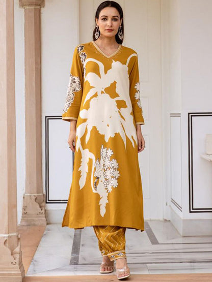 Women Floral Printed Regular Sequinned Kurta with Salwar