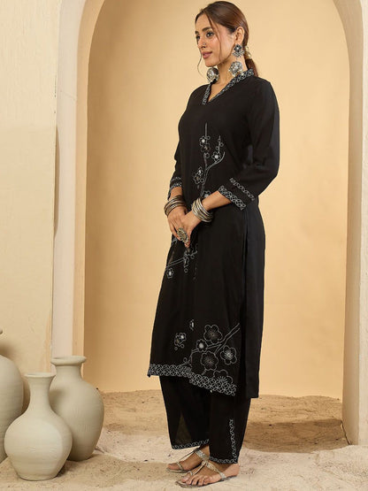 Floral Embroidered Thread Work V Neck Kurta With Trousers