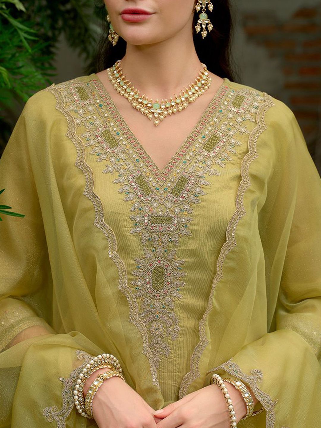 Ethnic Motifs Embroidered Zari Kurta with Trousers & Dupatta