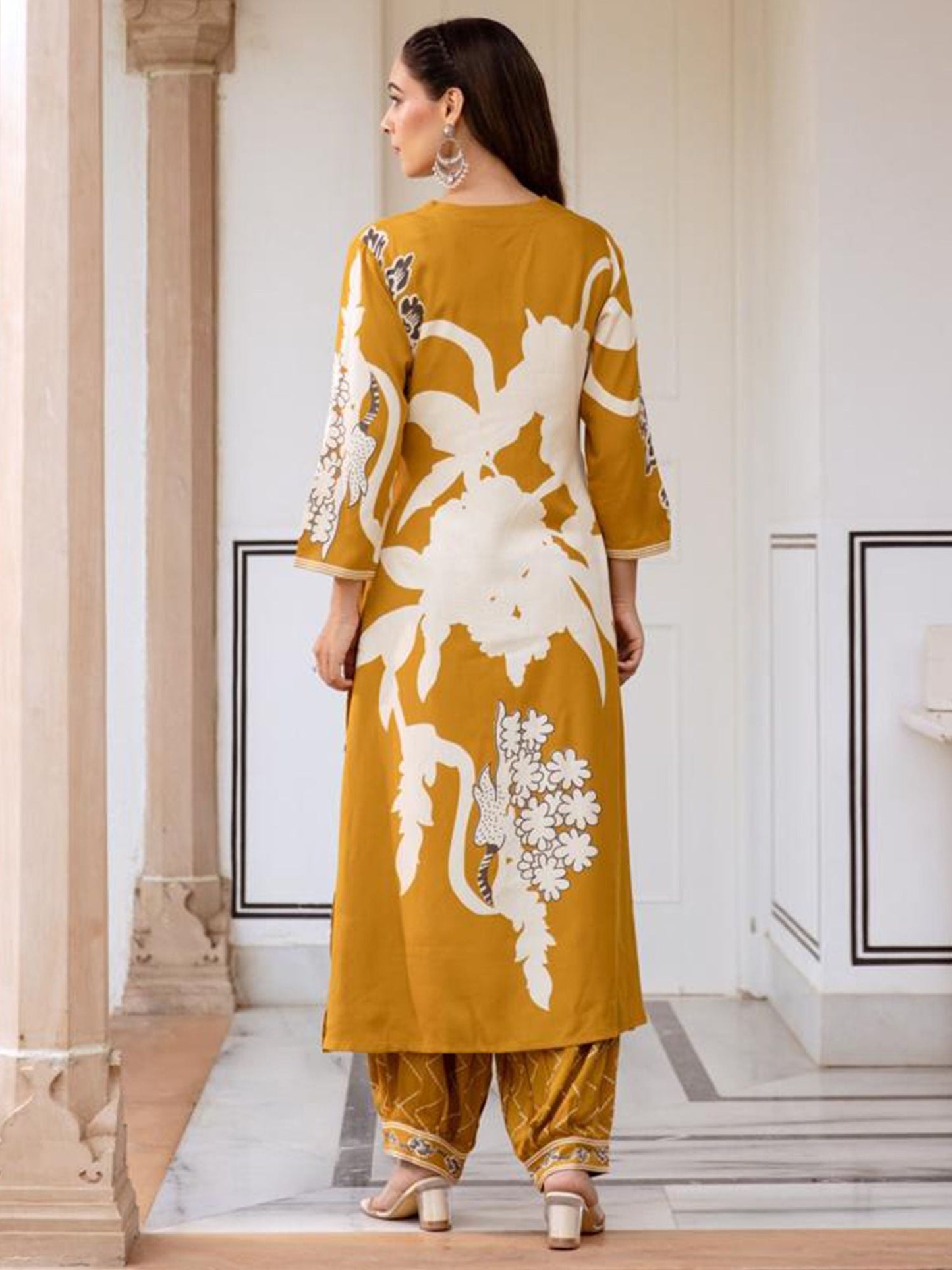 Dhiyona IE Floral Printed V-Neck A-Line Kurta With Salwar