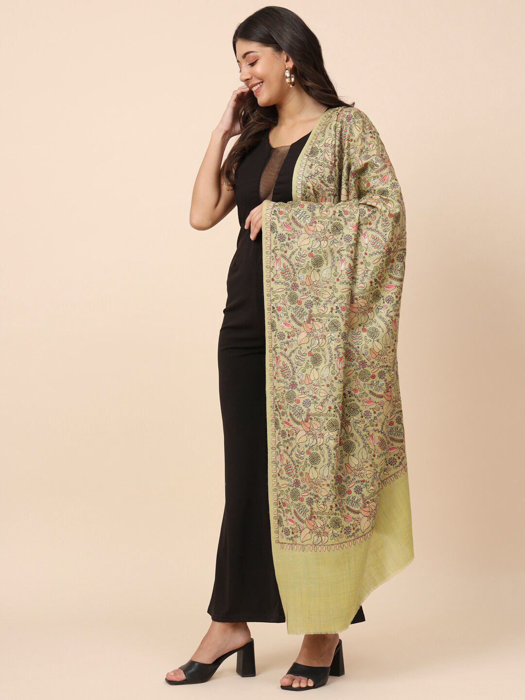 Dhiyona PA Floral Embroidered Pure Woolen Shawl