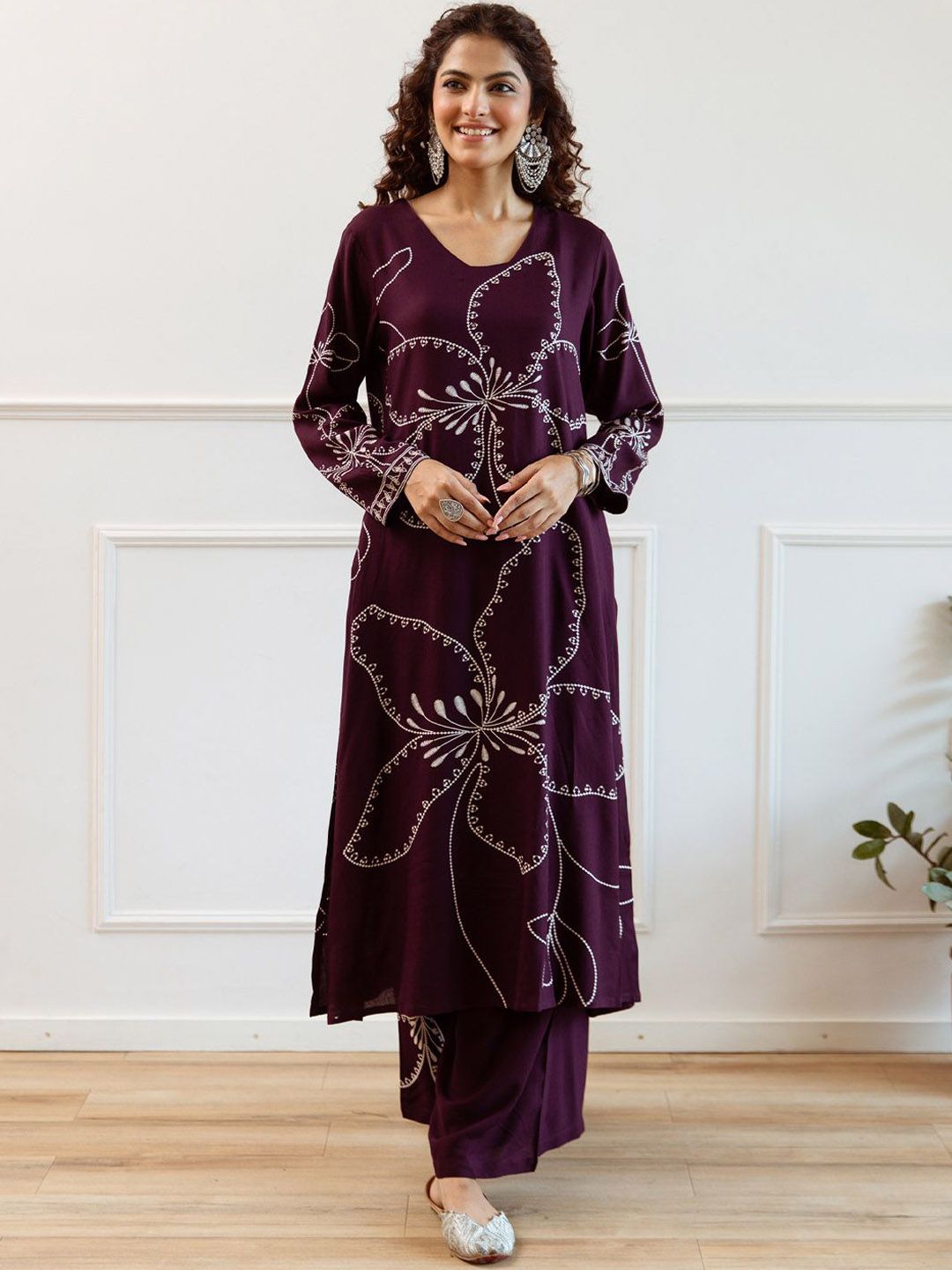 Dhiyona IE Women Floral Embroidered Regular Sequinned Kurta with Trousers