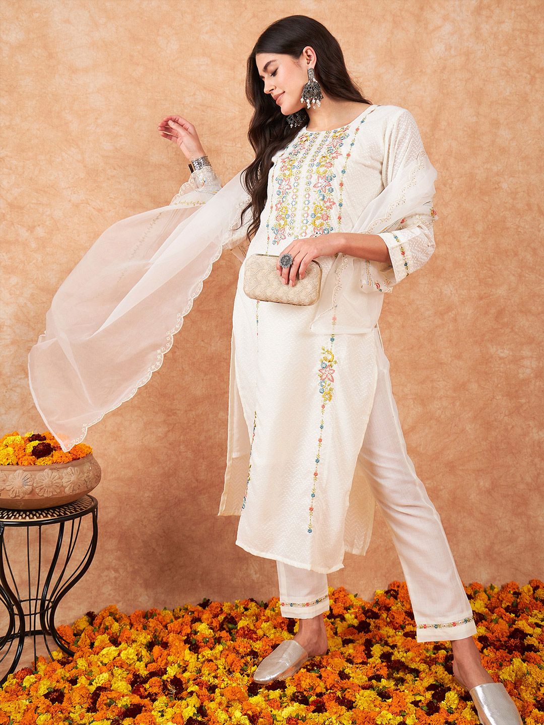Dhiyona IE Women Floral Embroidered Regular Thread Work Pure Cotton Kurta with Trousers & With Dupatta
