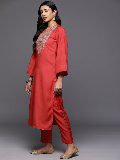 Dhiyona VA Women'sFloral Yoke Design V-Neck Thread Work Straight Kurta With Trousers & Dupatta