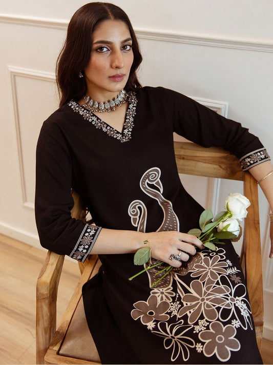 Dhiyona IE Women Embroidered Regular Beads and Stones Kurta with Trousers