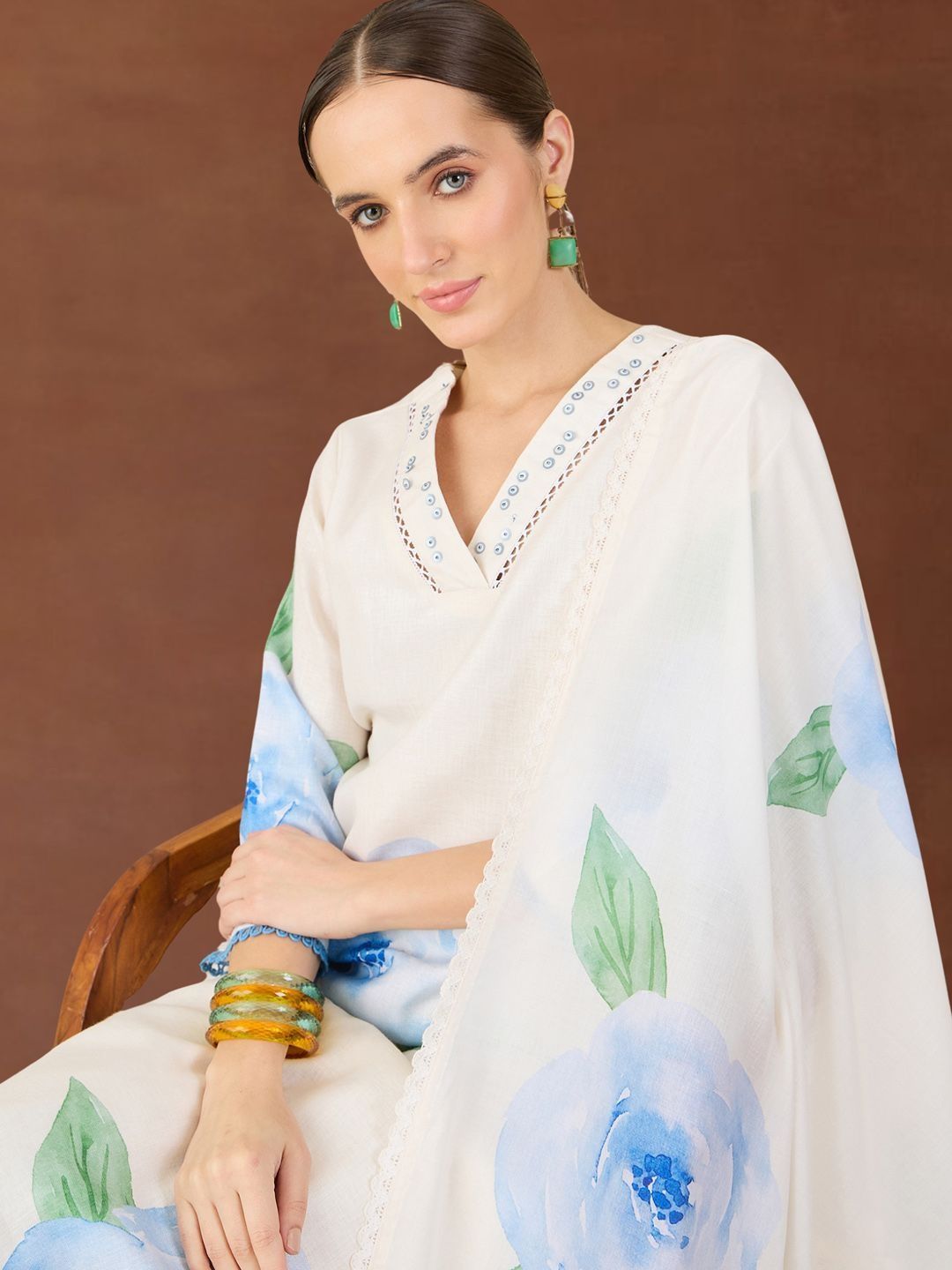 Women Floral Printed Regular Thread Work Linen Kurta with Trousers & With Dupatta