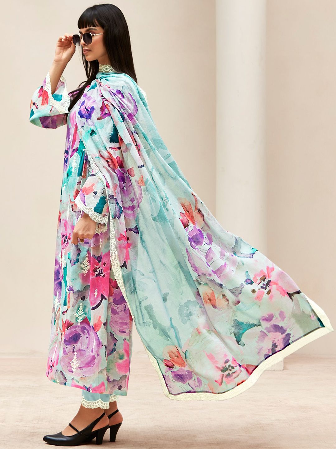 Dhiyona IE Women Floral Embroidered Regular Thread Work Kurta with Trousers & With Dupatta