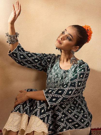 Dhiyona IE Green and White Round Neck Geometric Printed Mirror Work Straight Kurta