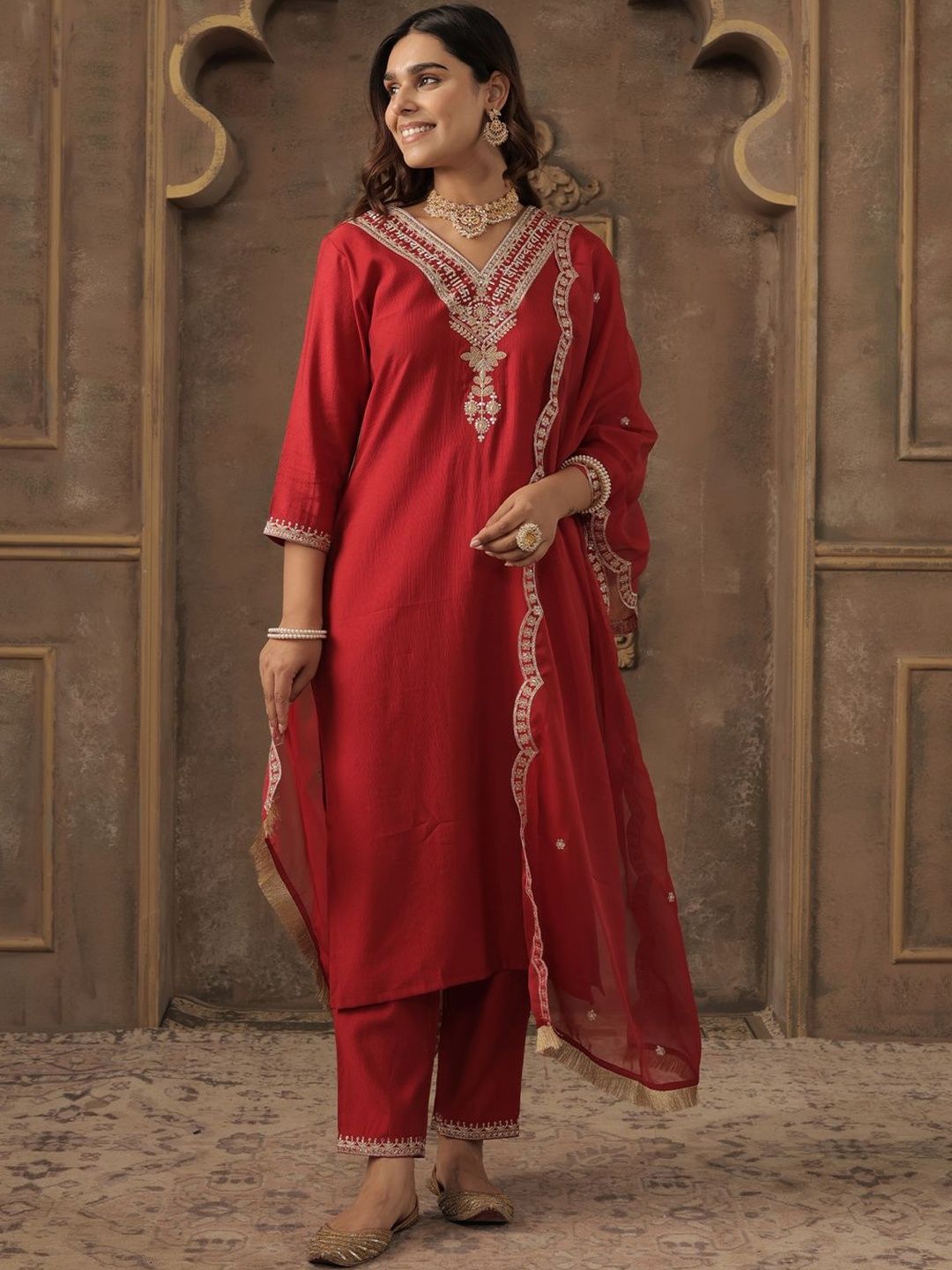 Ethnic Motifs Embroidered V-Neck Straight Kurta With Trousers & Dupatta