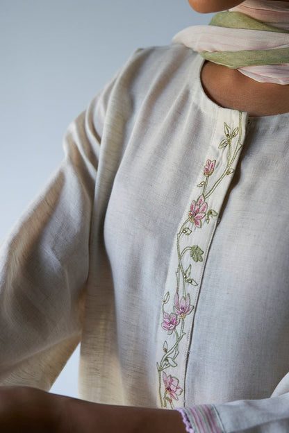 Women's Cream and Beige Woven Kurta Suit Set With Chiffon Printed Dupatta