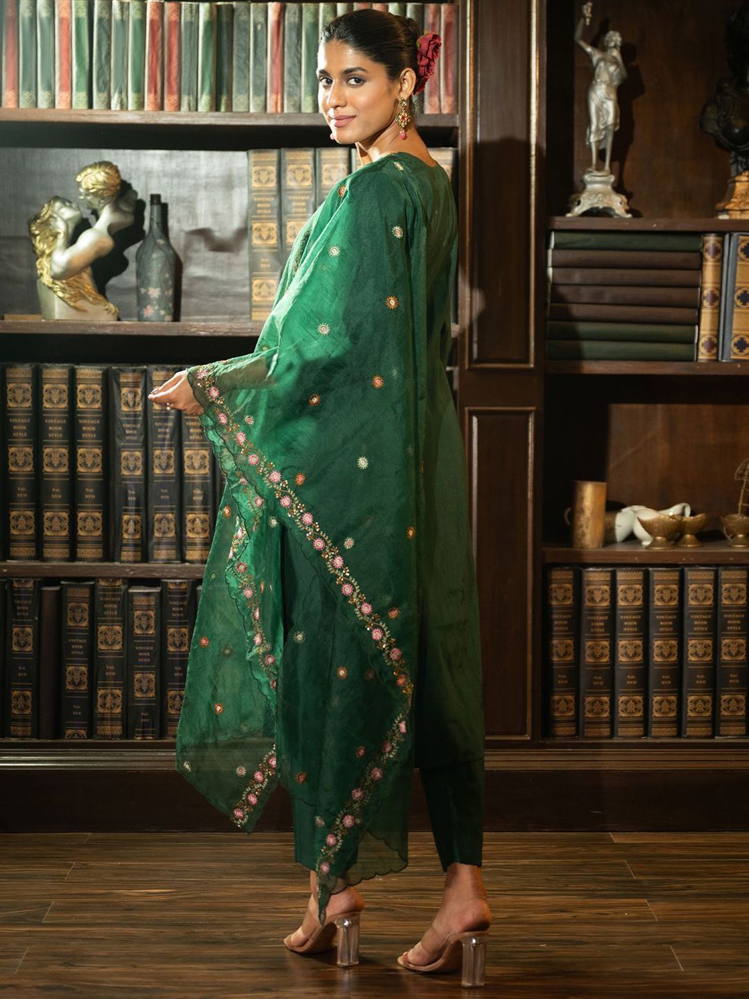 Women Floral Embroidered Straight Kurta Set