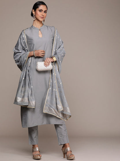Dhiyona PD Women Women Jashn Kurta & Trousers With Dupatta