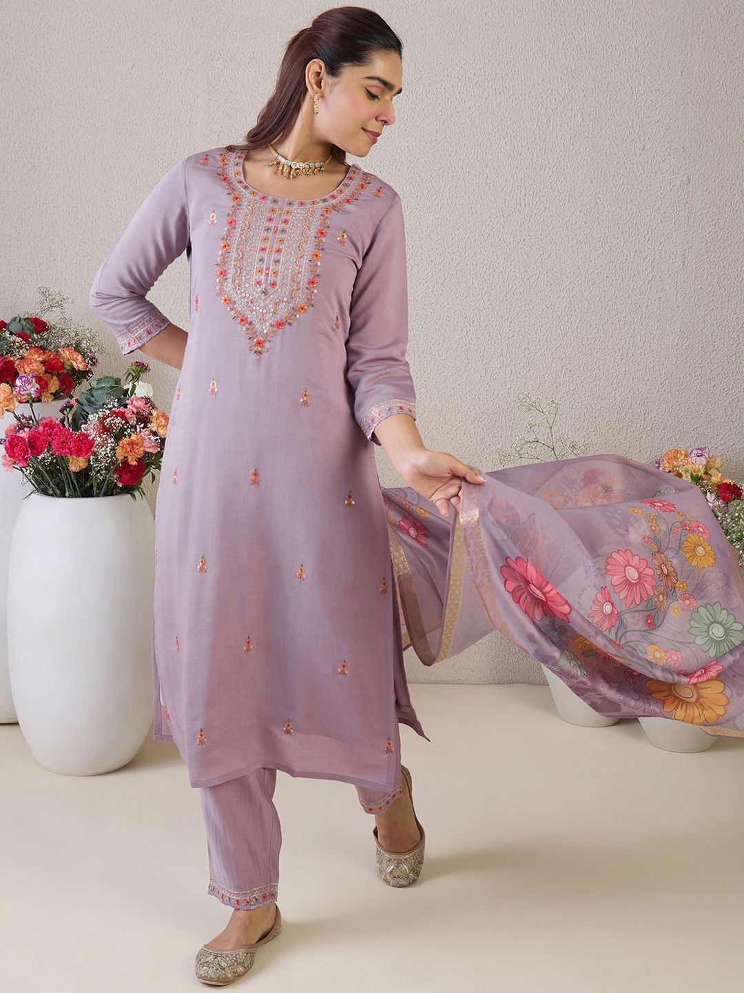 Dhiyona IE Floral Embroidered Round Neck Thread Work Straight Kurta & Trousers & Dupatta